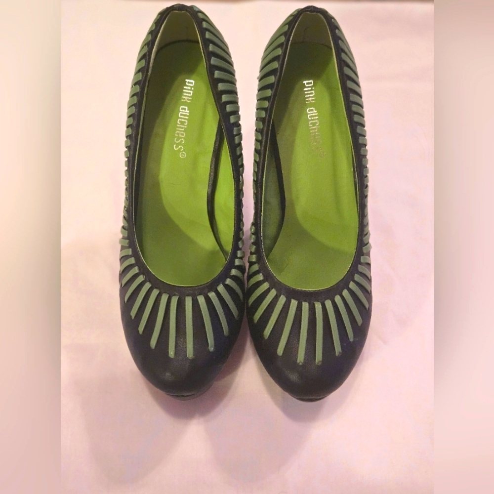 Pink Duchess Black and Green heels size 8.5